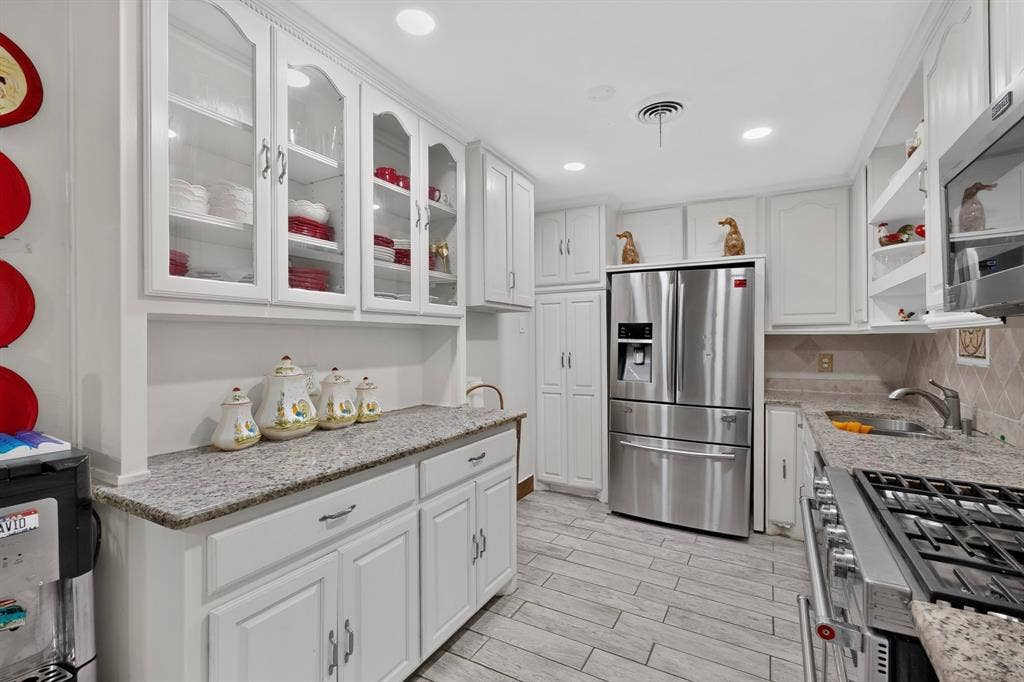 2520 Hillsboro Avenue, Dallas, TX 75228