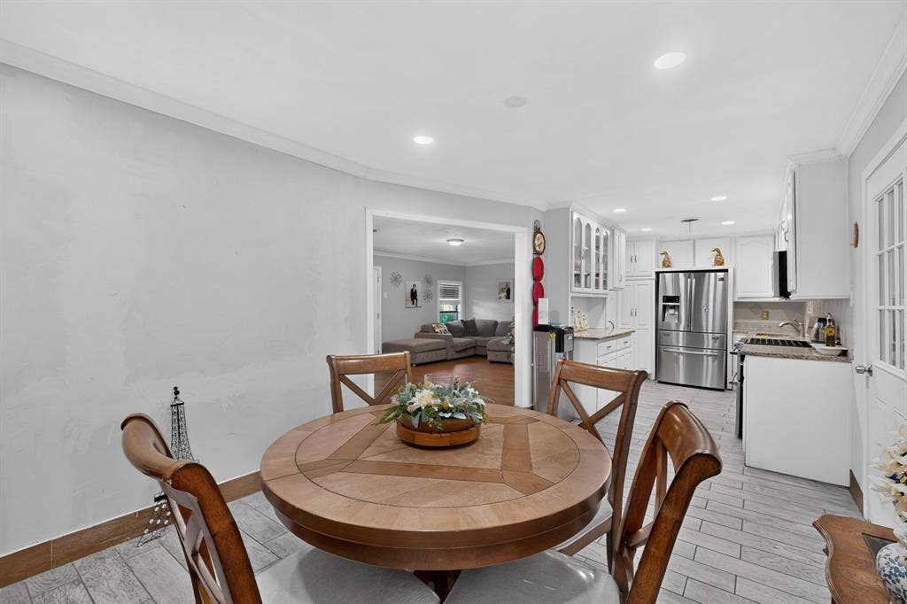 2520 Hillsboro Avenue, Dallas, TX 75228
