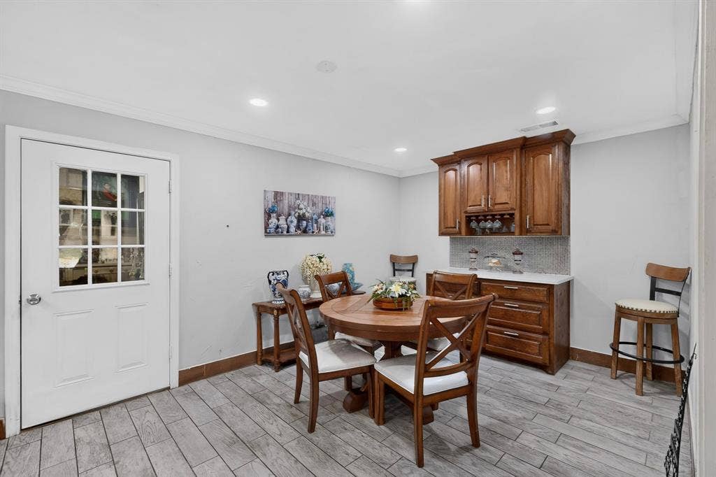 2520 Hillsboro Avenue, Dallas, TX 75228