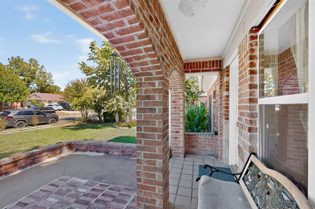 2520 Hillsboro Avenue, Dallas, TX 75228