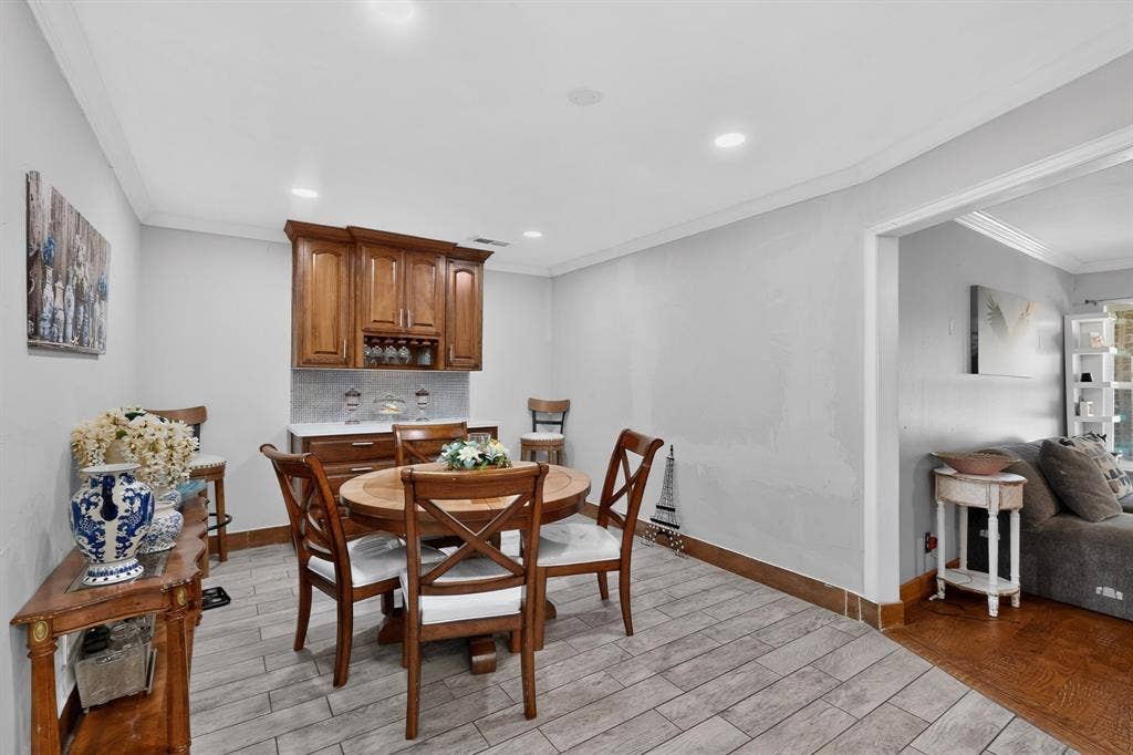 2520 Hillsboro Avenue, Dallas, TX 75228