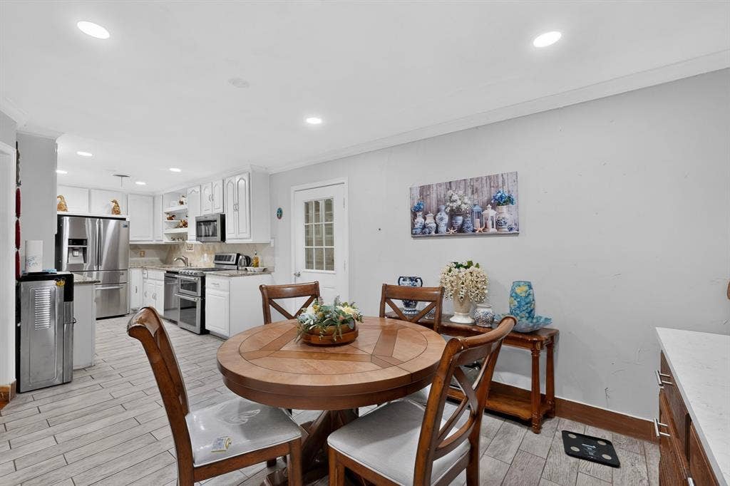 2520 Hillsboro Avenue, Dallas, TX 75228