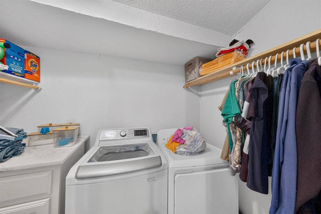 2520 Hillsboro Avenue, Dallas, TX 75228