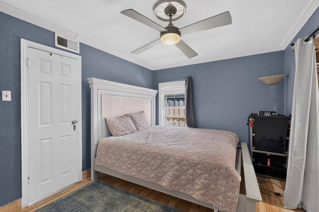 2520 Hillsboro Avenue, Dallas, TX 75228