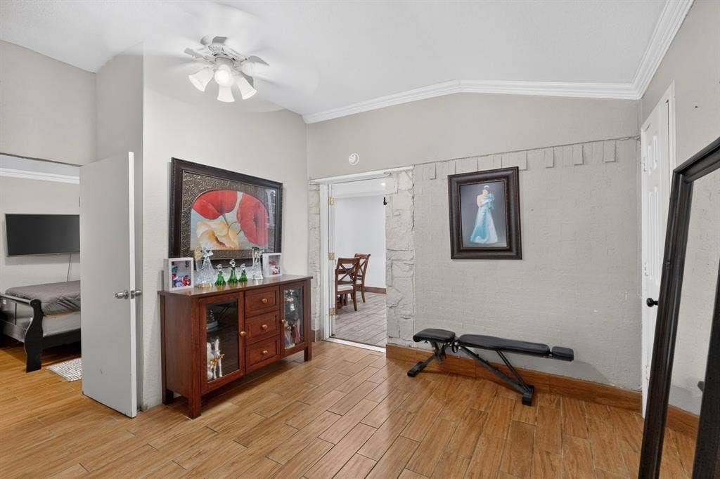 2520 Hillsboro Avenue, Dallas, TX 75228