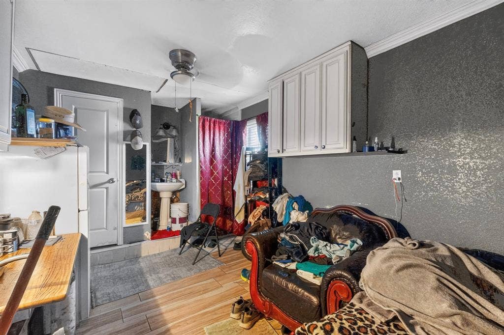 2520 Hillsboro Avenue, Dallas, TX 75228