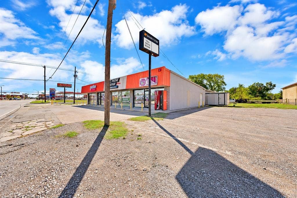501 W Moore Avenue, Terrell, TX 75160 501 W Moore Avenue, Terrell, TX 75160