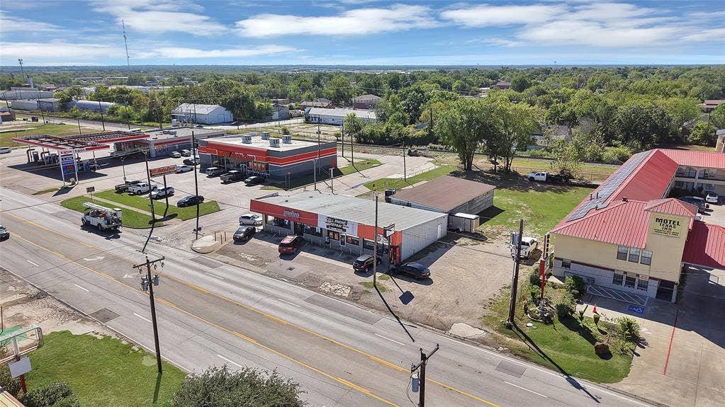 501 W Moore Avenue, Terrell, TX 75160 501 W Moore Avenue, Terrell, TX 75160