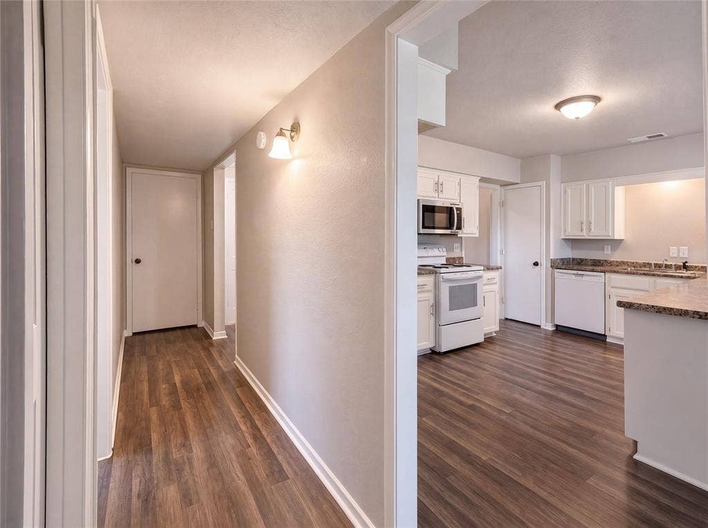 1800 Camelot Cove, Plano, TX 75074 1800 Camelot Cove, Plano, TX 75074