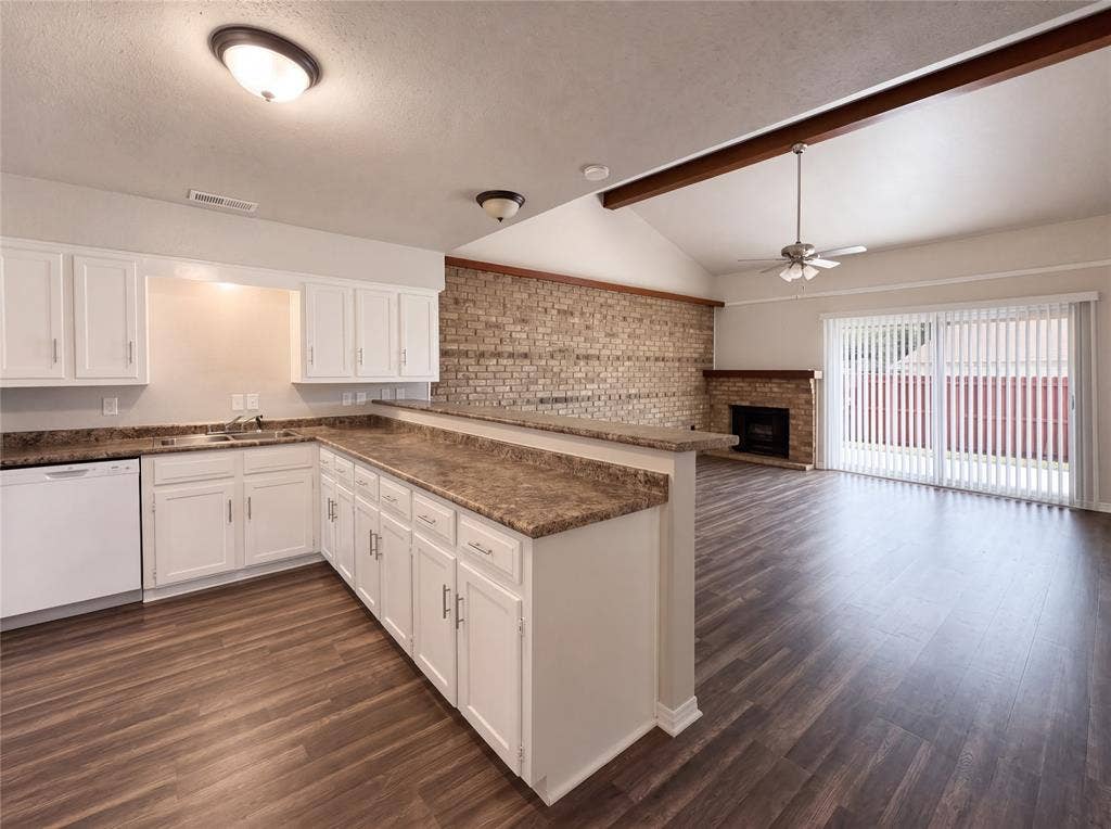 1800 Camelot Cove, Plano, TX 75074 1800 Camelot Cove, Plano, TX 75074