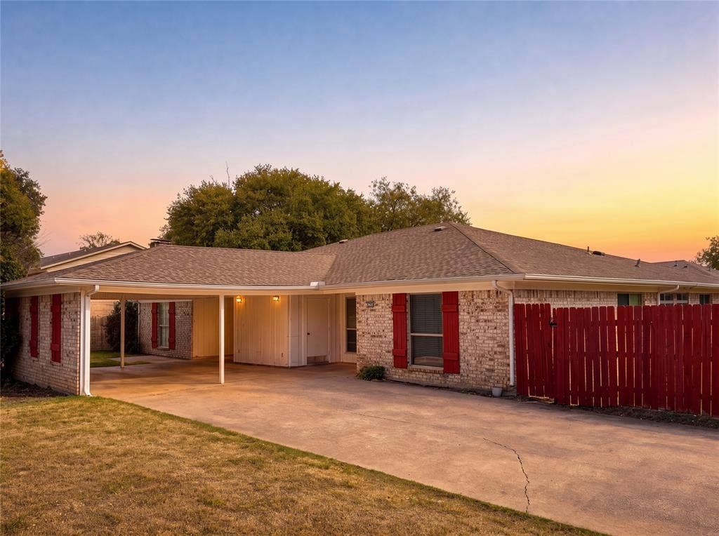 1800 Camelot Cove, Plano, TX 75074 1800 Camelot Cove, Plano, TX 75074