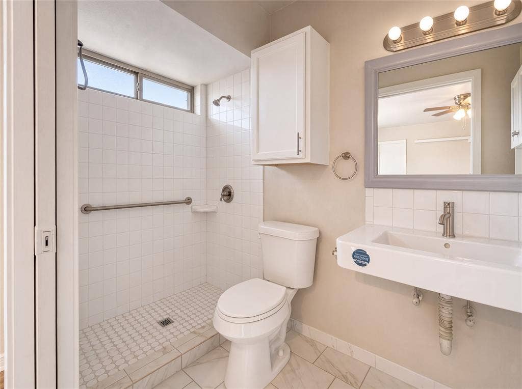1800 Camelot Cove, Plano, TX 75074 1800 Camelot Cove, Plano, TX 75074