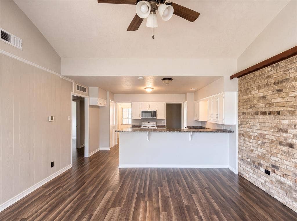 1800 Camelot Cove, Plano, TX 75074 1800 Camelot Cove, Plano, TX 75074