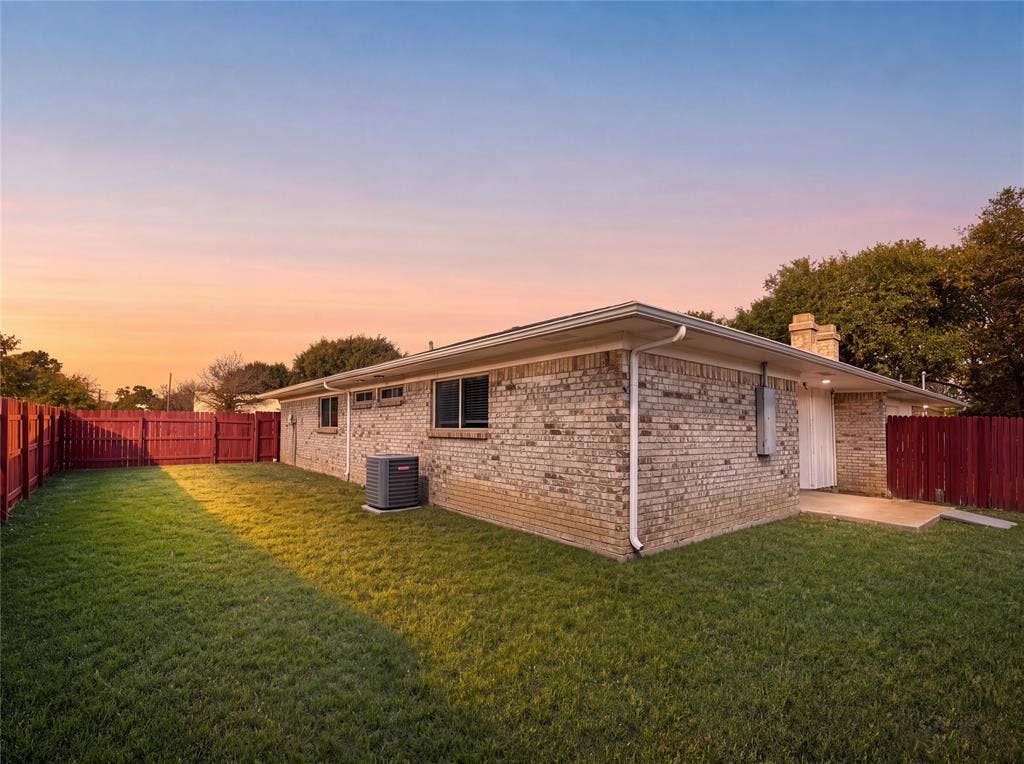 1800 Camelot Cove, Plano, TX 75074 1800 Camelot Cove, Plano, TX 75074