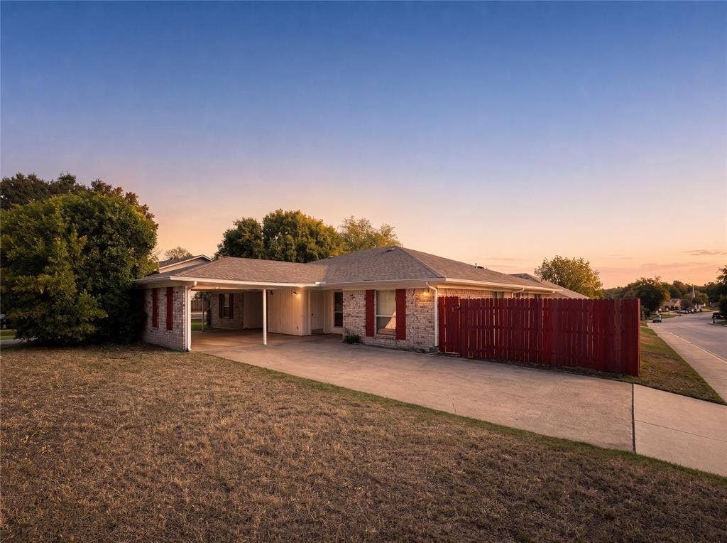 1800 Camelot Cove, Plano, TX 75074 1800 Camelot Cove, Plano, TX 75074
