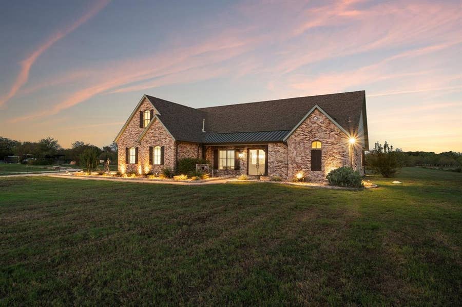 Property photo for 12621 Oak Grove Road S, Burleson, TX