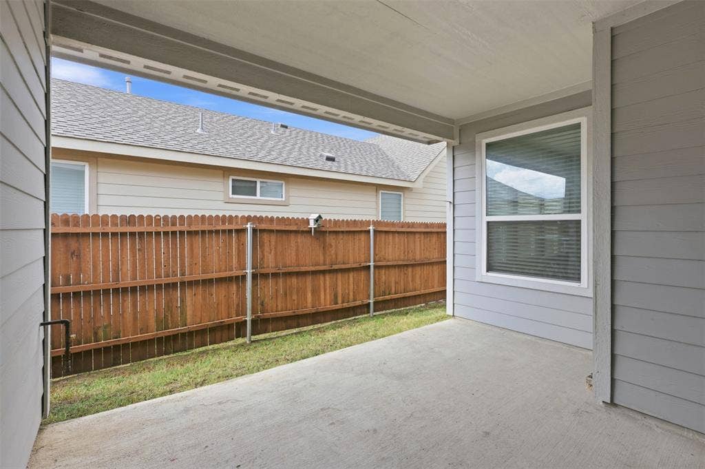 1978 Sunnybrook Drive, Heartland, TX 75126 Covered patio