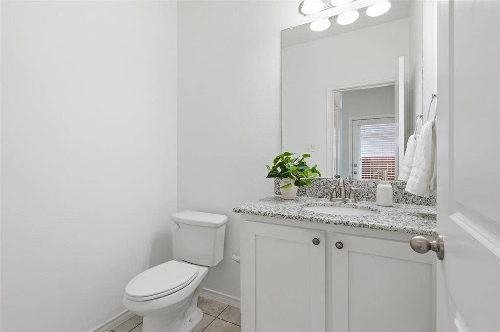 1978 Sunnybrook Drive, Heartland, TX 75126 Half Bathroom on first floor