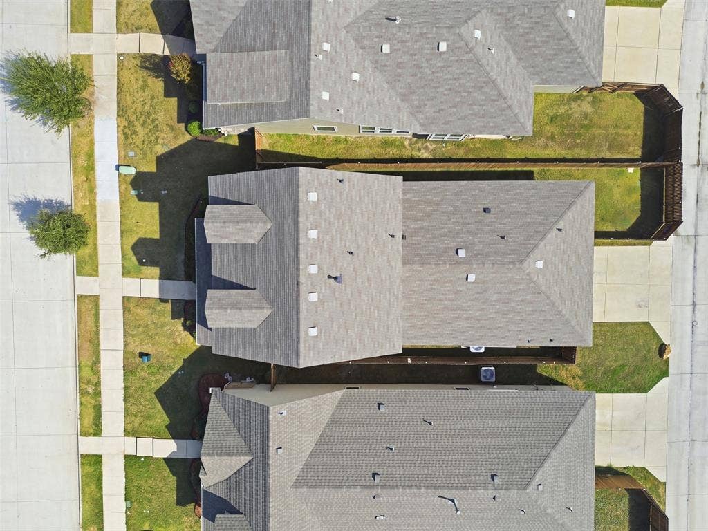 1978 Sunnybrook Drive, Heartland, TX 75126 Small yard, low maintenance!