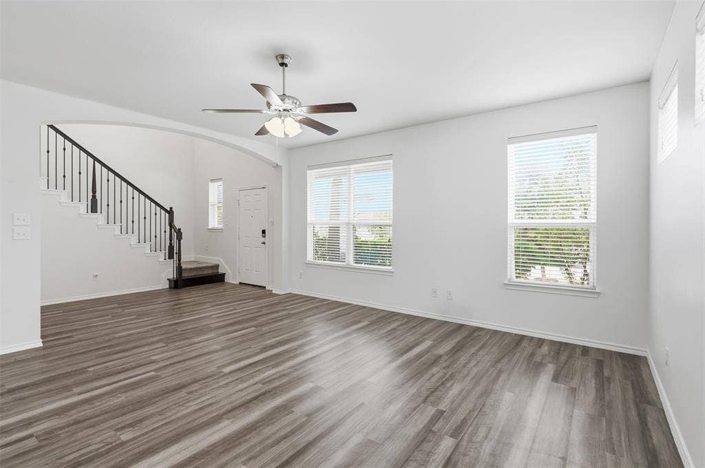 1978 Sunnybrook Drive, Heartland, TX 75126 Spacious open concept