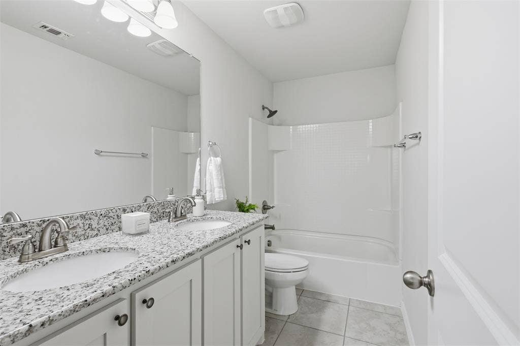 1978 Sunnybrook Drive, Heartland, TX 75126 Full Bathroom upstairs