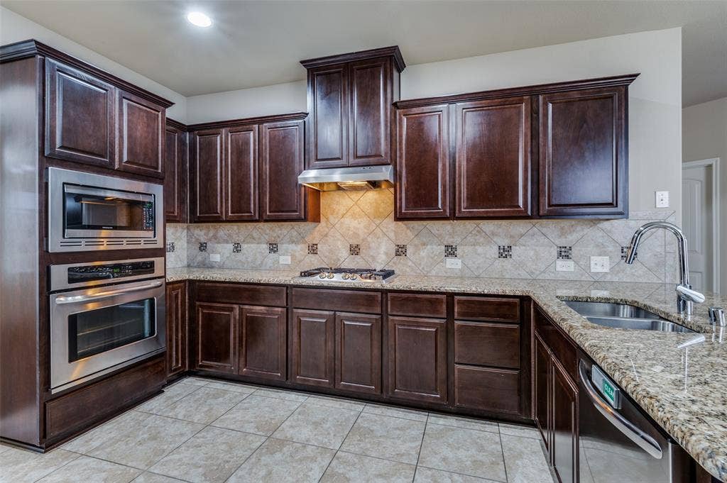200 Mount Olive Avenue, McKinney, TX 75072 200 Mount Olive Avenue, McKinney, TX 75072