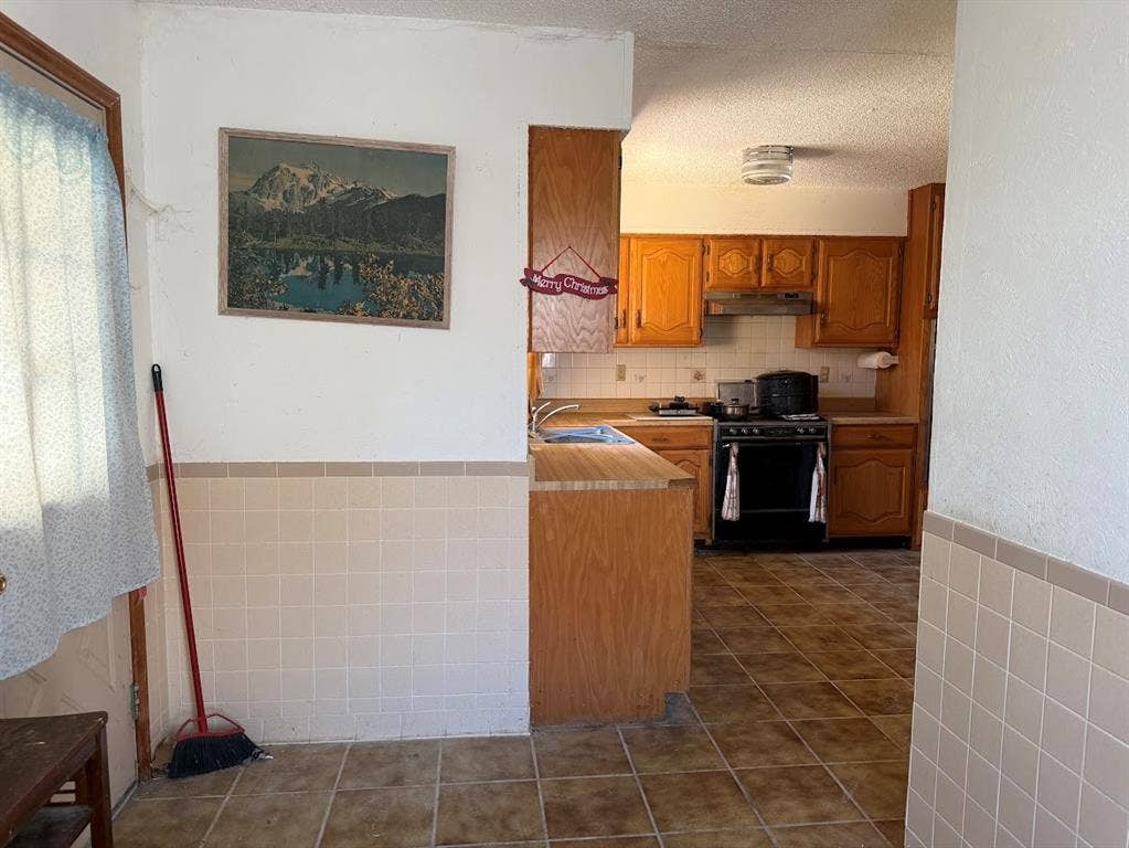 Breakfast area looking into kitchen