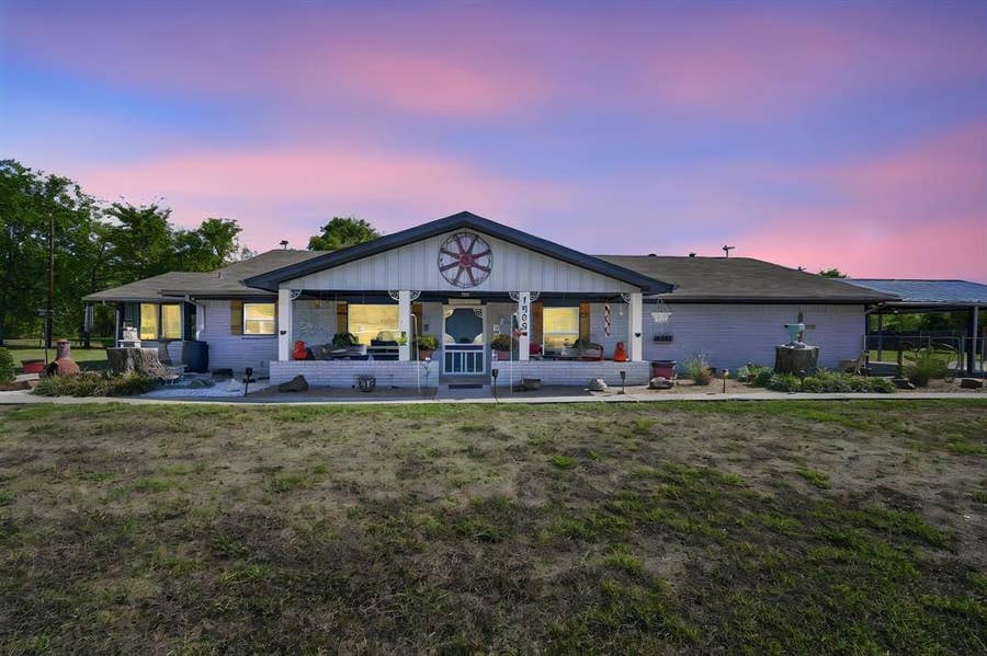 Property photo for 1309 W Madison Street, Ennis, TX