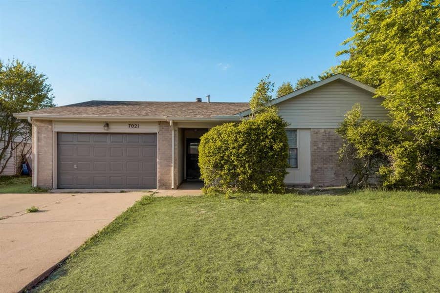 Property photo for 7021 Lincolnshire Lane, North Richland Hills, TX
