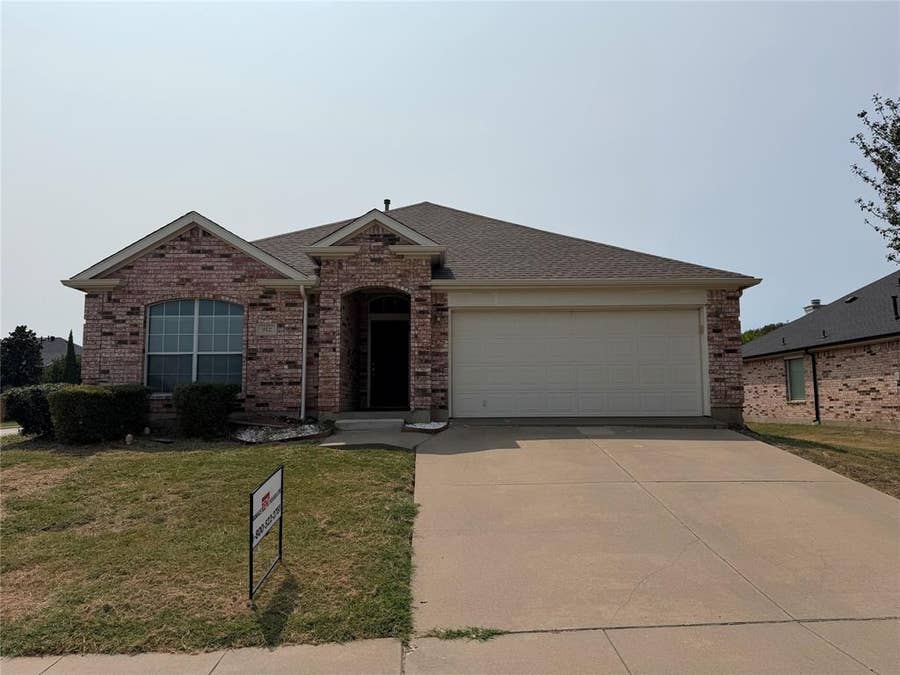 Property photo for 912 Tabasco Trail, Arlington, TX