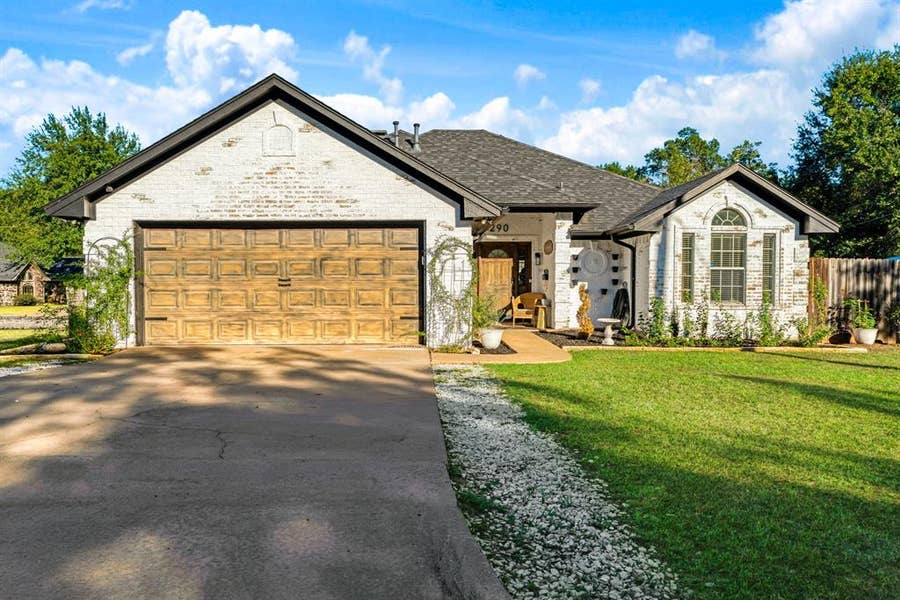 Property photo for 290 NE 30th Street NE, Paris, TX