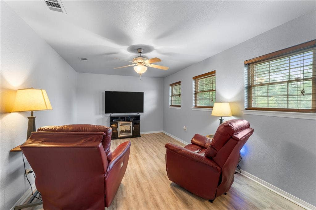 424 Lagoon Drive, Gun Barrel City, TX 75156 424 Lagoon Drive, Gun Barrel City, TX 75156