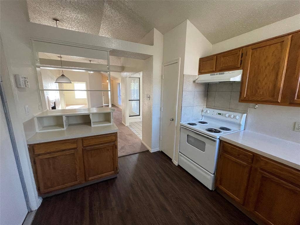 10404 Cork Oak Circle, Dallas, TX 75227 10404 Cork Oak Circle, Dallas, TX 75227