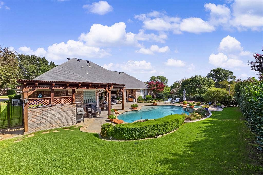 8955 Leslie Court, Benbrook, TX 76126 8955 Leslie Court, Benbrook, TX 76126