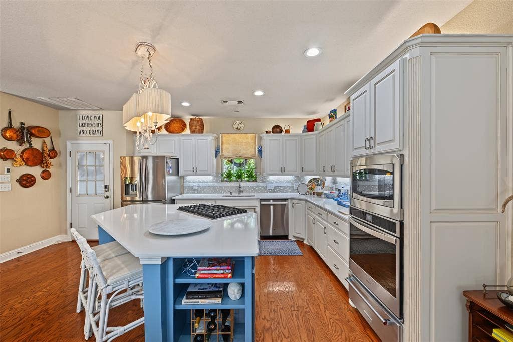 8955 Leslie Court, Benbrook, TX 76126 8955 Leslie Court, Benbrook, TX 76126