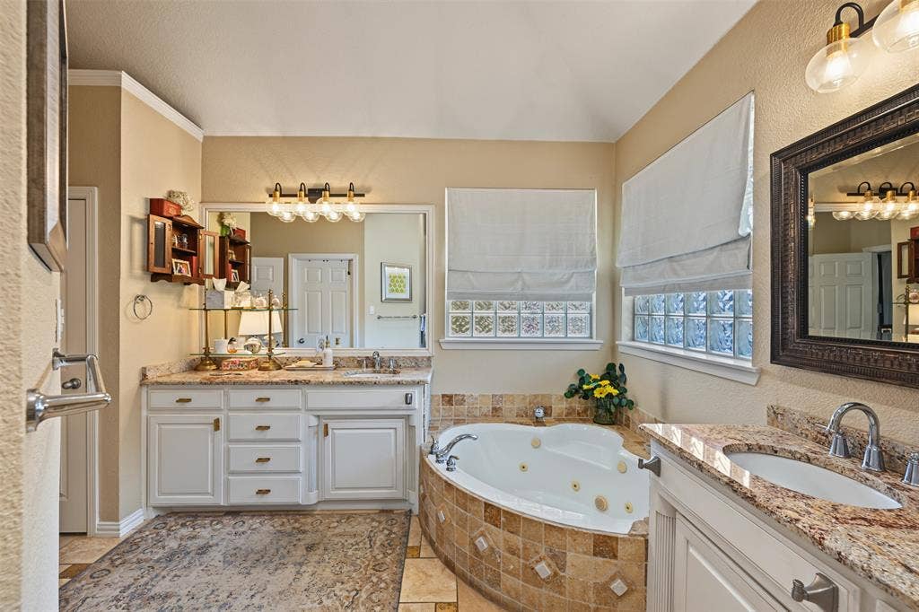 8955 Leslie Court, Benbrook, TX 76126 8955 Leslie Court, Benbrook, TX 76126