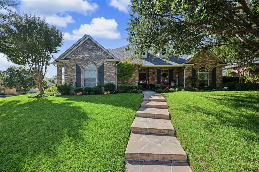 Property photo for 8955 Leslie Court, Benbrook, TX