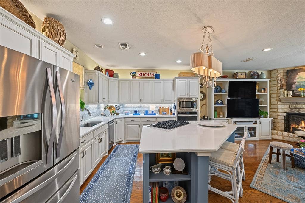 8955 Leslie Court, Benbrook, TX 76126 8955 Leslie Court, Benbrook, TX 76126