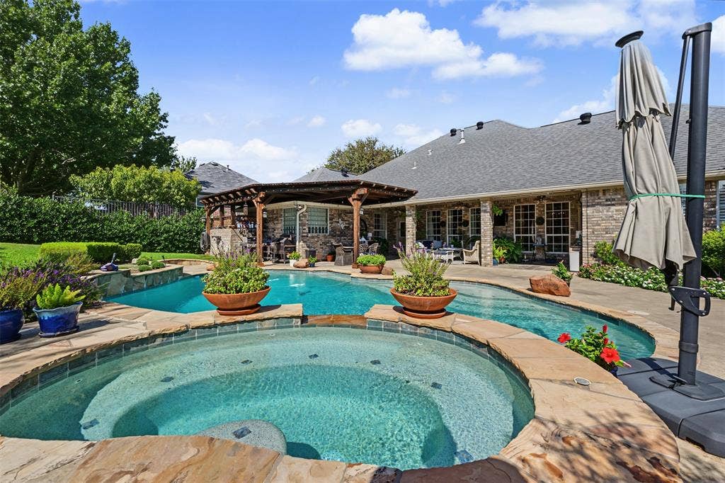 8955 Leslie Court, Benbrook, TX 76126 8955 Leslie Court, Benbrook, TX 76126