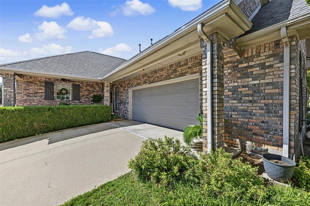 8955 Leslie Court, Benbrook, TX 76126 8955 Leslie Court, Benbrook, TX 76126