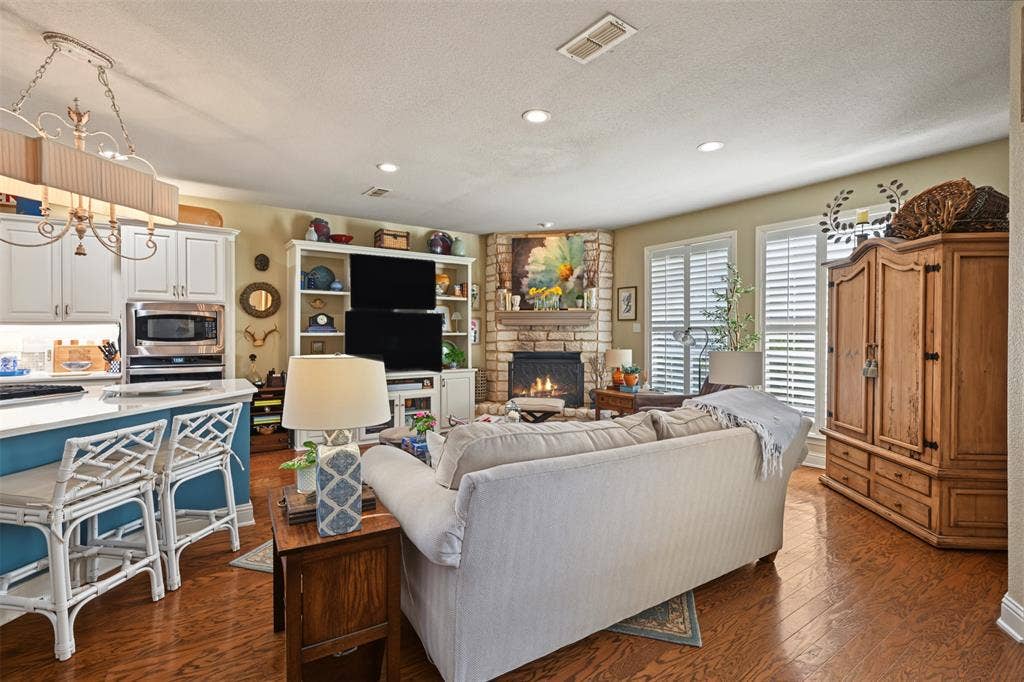 8955 Leslie Court, Benbrook, TX 76126 8955 Leslie Court, Benbrook, TX 76126