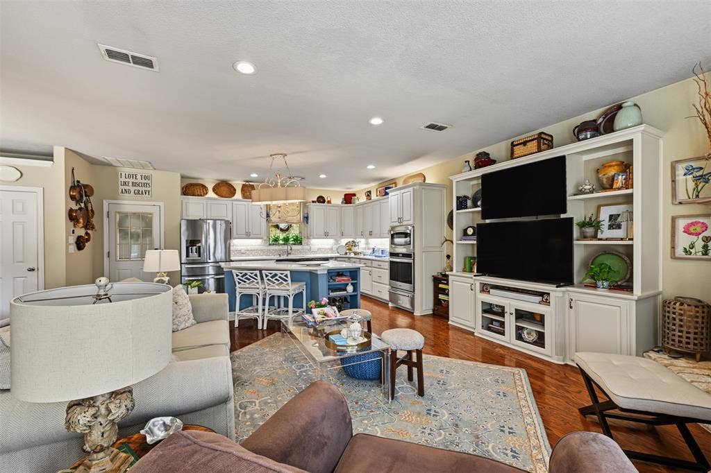 8955 Leslie Court, Benbrook, TX 76126 8955 Leslie Court, Benbrook, TX 76126