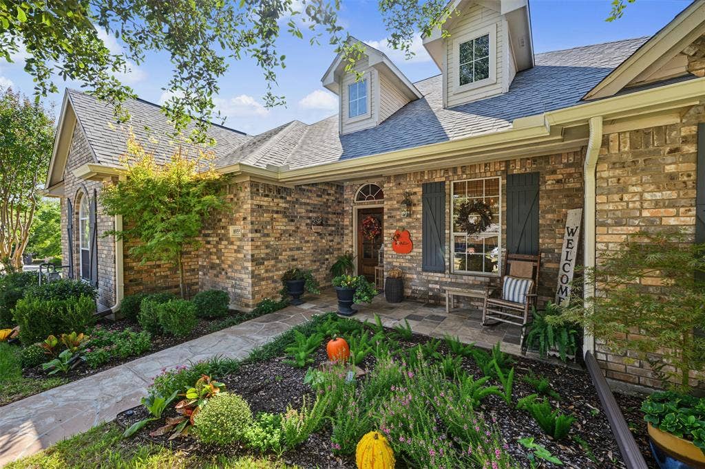 8955 Leslie Court, Benbrook, TX 76126 8955 Leslie Court, Benbrook, TX 76126