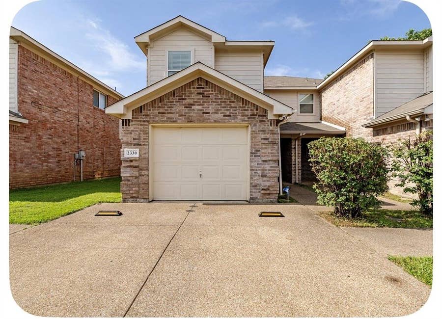 Property photo for 2330 Kingsway Drive, Arlington, TX