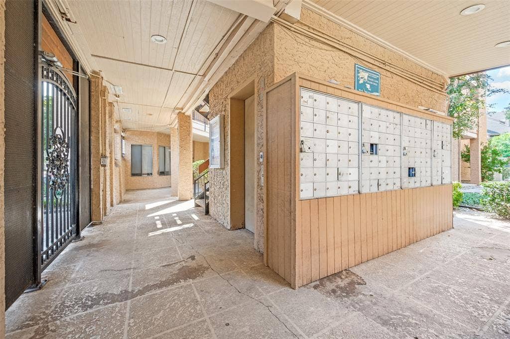 5550 Spring Valley Road, #C21, Dallas, TX 75254 Mail center below unit