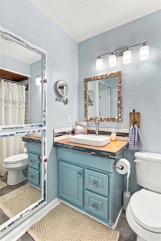 Upstairs hall bathroom