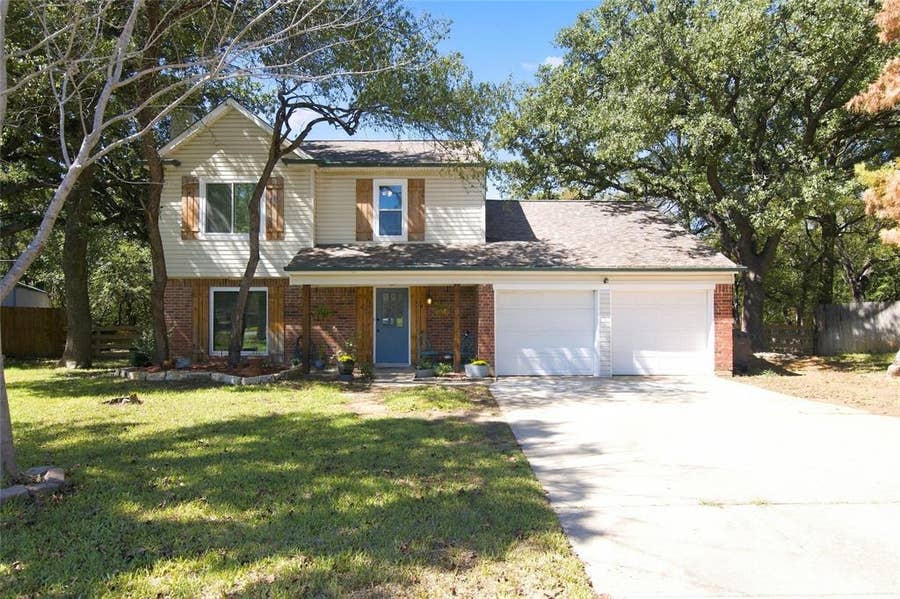 Property photo for 3902 Brookgate Court, Arlington, TX