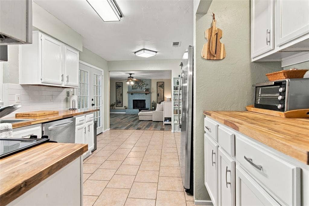3902 Brookgate Court, Arlington, TX 76016
