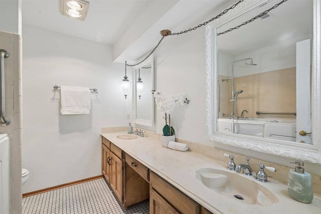 4609 Lester Drive, Arlington, TX 76016 4609 Lester Drive, Arlington, TX 76016
