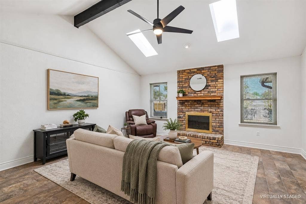 4609 Lester Drive, Arlington, TX 76016 Living room with virtual staging